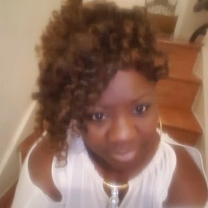 Meet your Posher, Cynthia